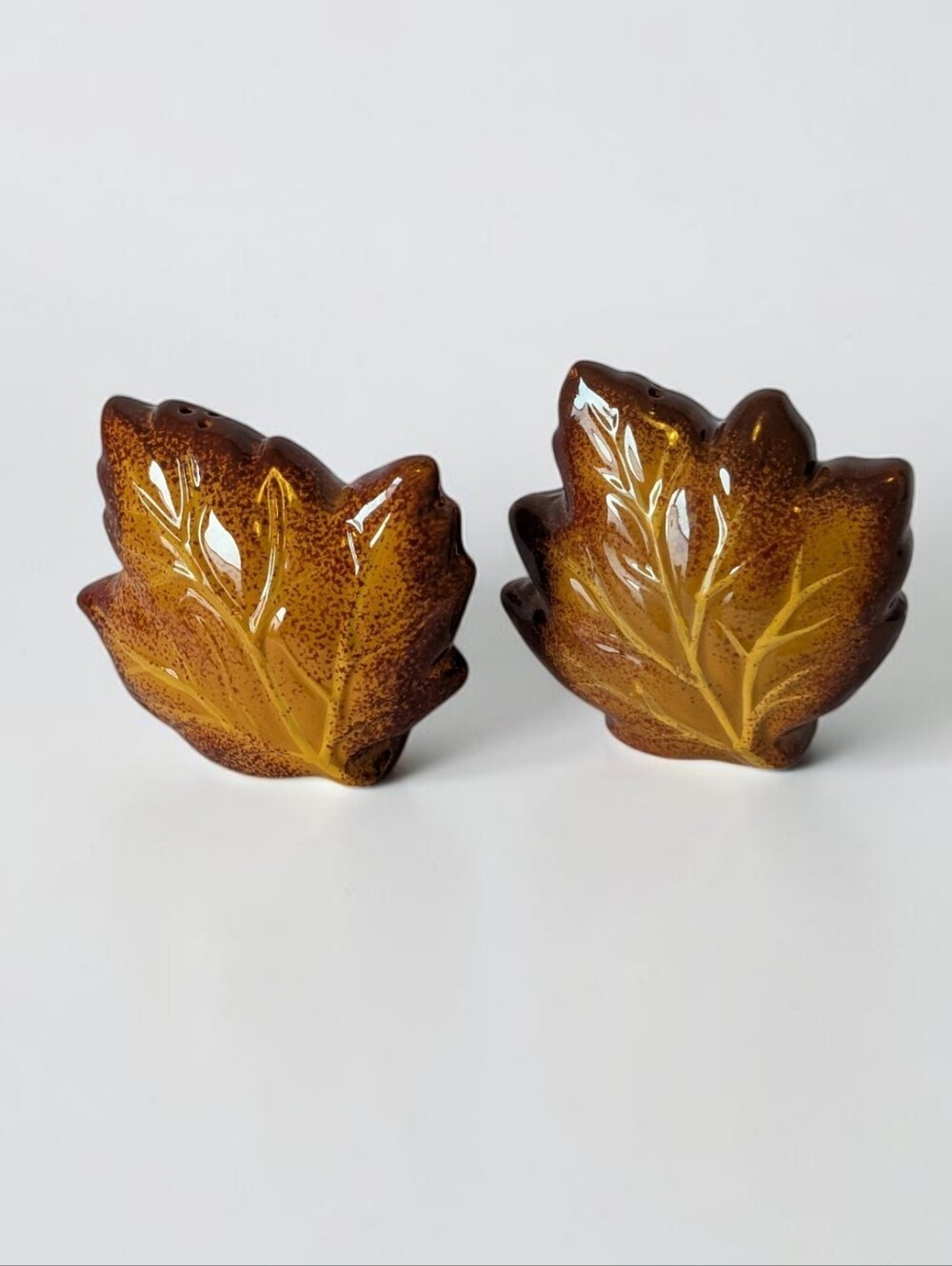 Maple Leaf Salt & Pepper Shakers Fall Autumn Decor ***Read Description***